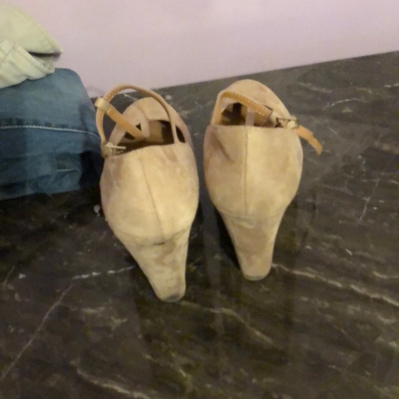 Heels - Picture 2 of 3